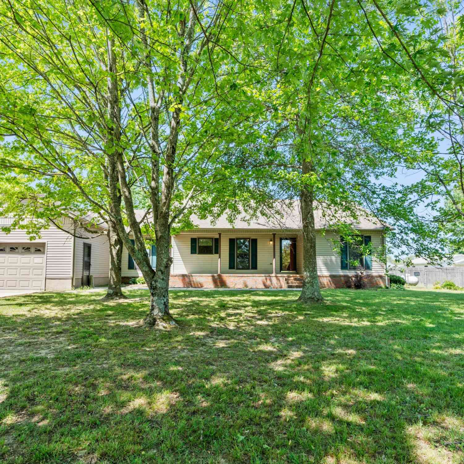 Homes For Sale - 6934 Old Railroad Bed Rd<br/> Toney, AL 35773
