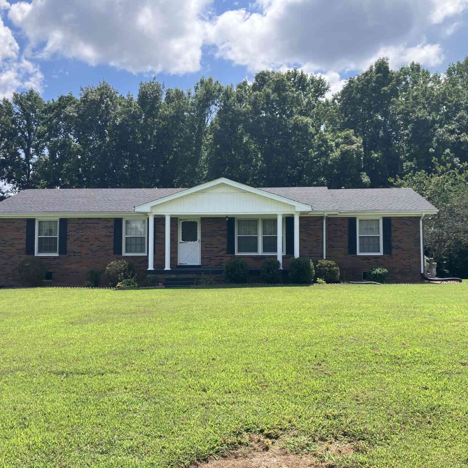 Homes For Sale - 5279 Oak Grove Rd<br/> Red Boiling Springs, TN 37150
