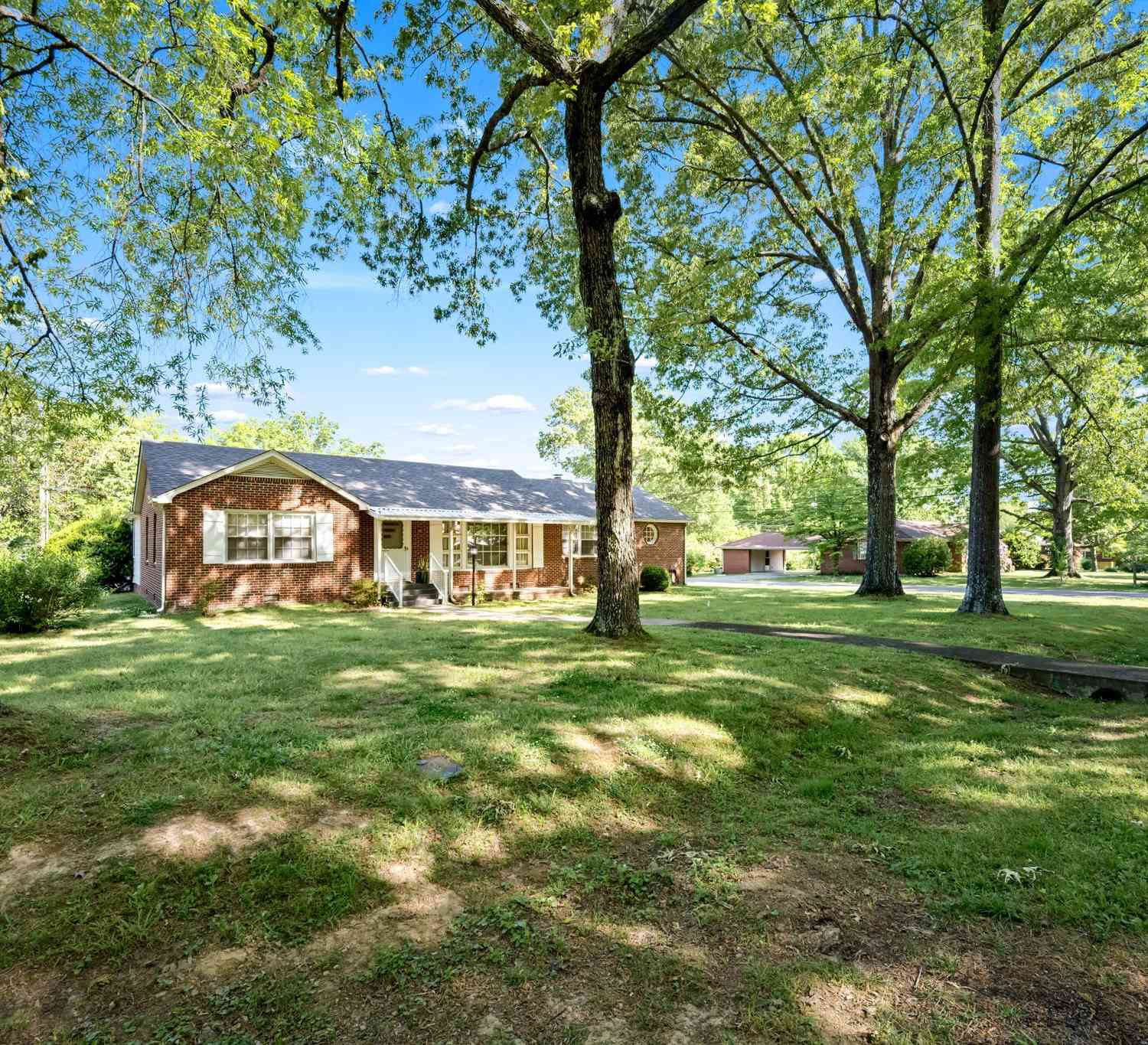 Homes For Sale - 400 Edgewood Drive<br/> Coffee County County, Tullahoma, TN 37388