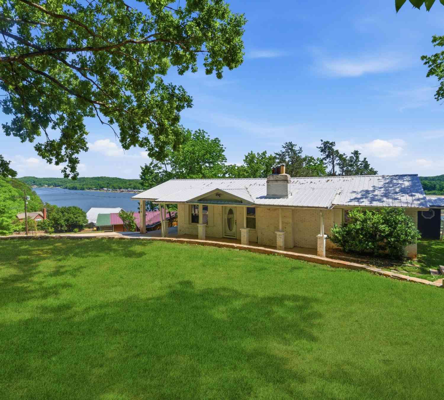 Homes For Sale - 2019 Cedar Bluff Dr<br/> Decaturville, TN 38329