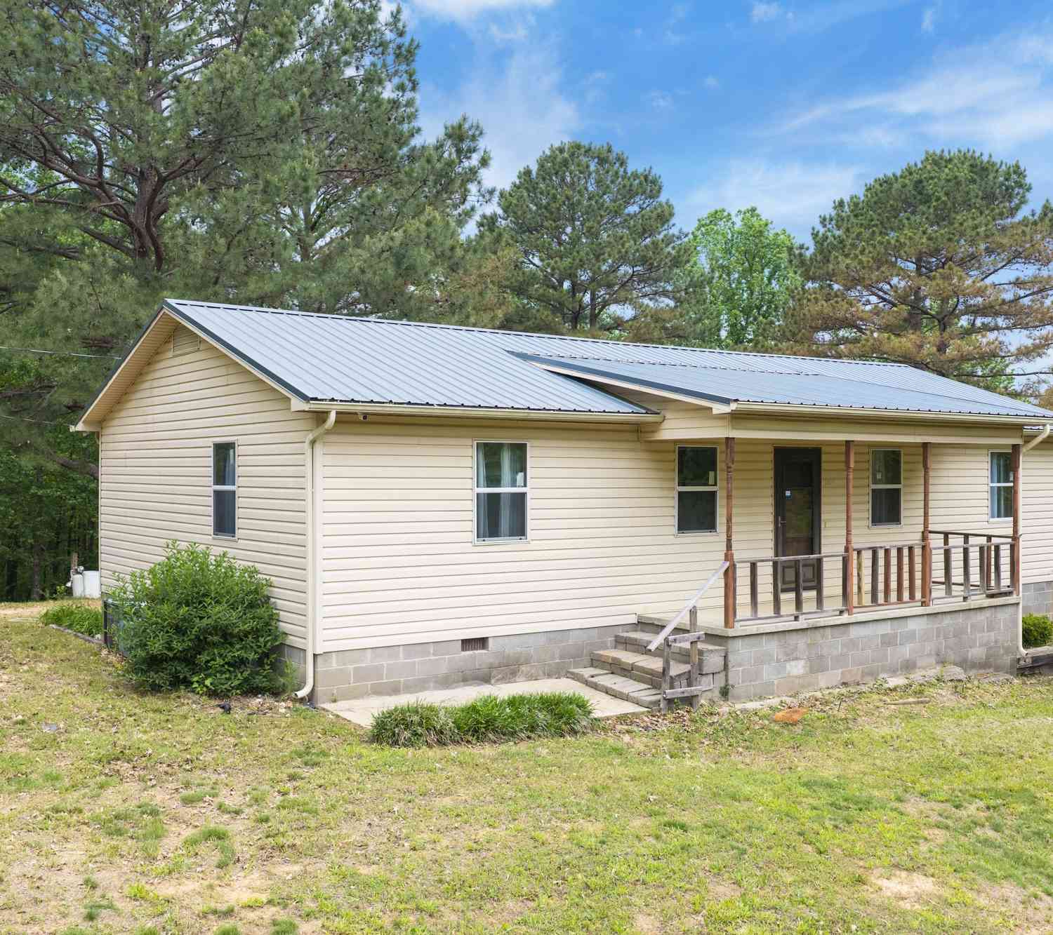 Homes For Sale - 2827 Chapel Hill Rd<br/> Mc Kenzie, TN 38201