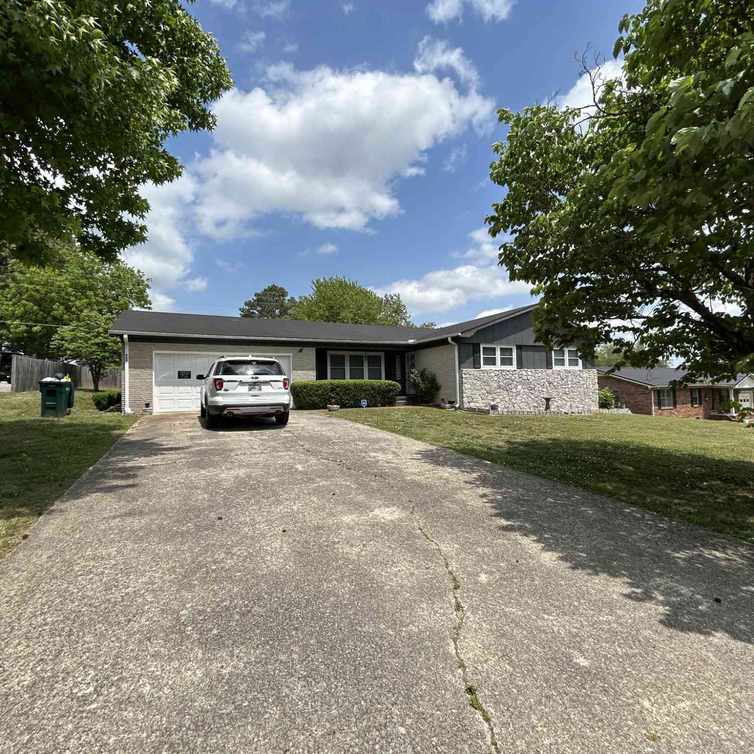 Homes For Sale - 900 Brenda Dr<br/> Giles County County, Pulaski, TN 38478