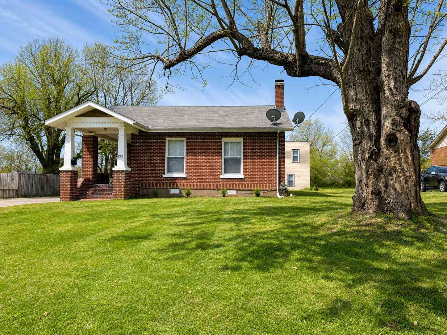 Homes For Sale - 212 W End Ave<br/> Dickson County County, Dickson, TN 37055