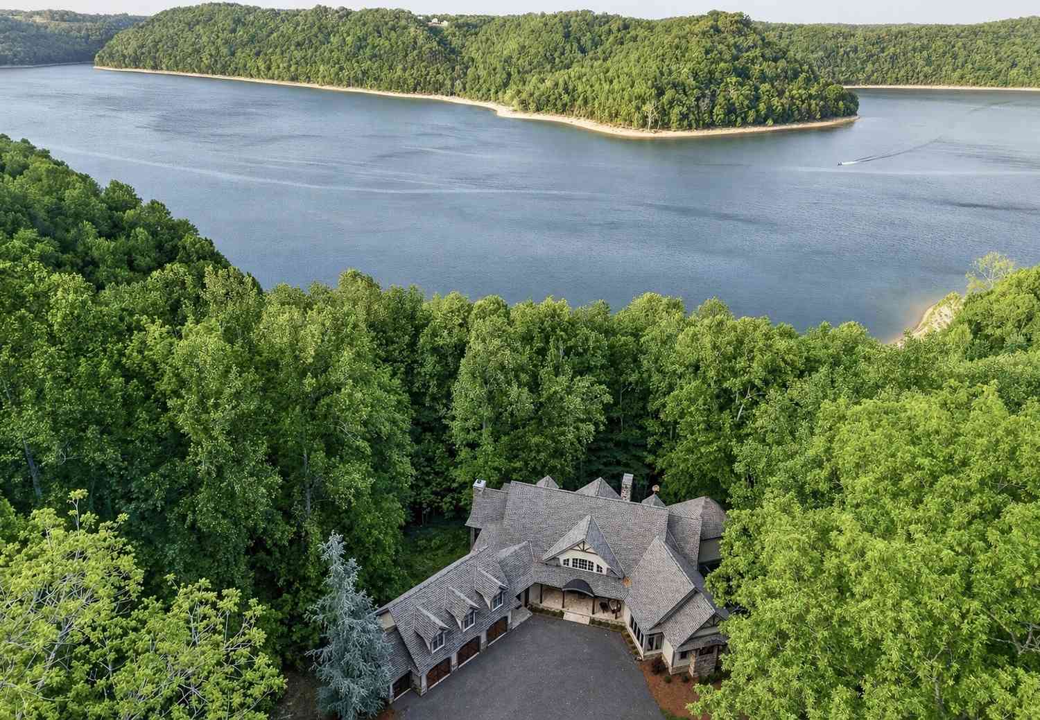 Homes For Sale - 2304 Backbone Rd<br/> Sparta, TN 38583