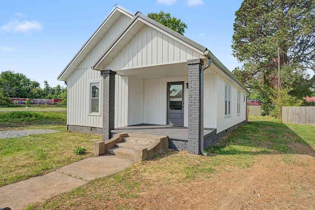 Homes For Sale - 219 Cherry St<br/> Todd County County, Guthrie, KY 42234