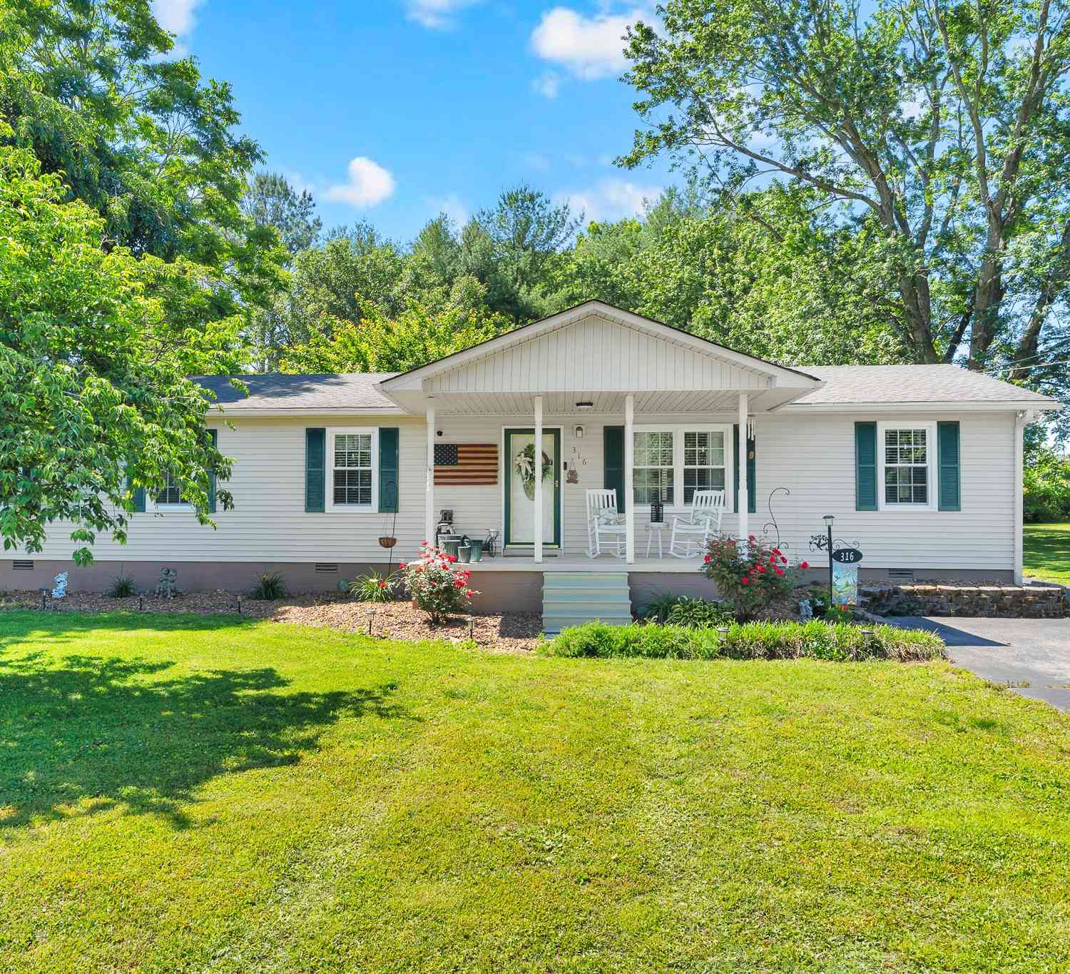 Homes For Sale - 316 Davis St<br/> Cowan, TN 37318