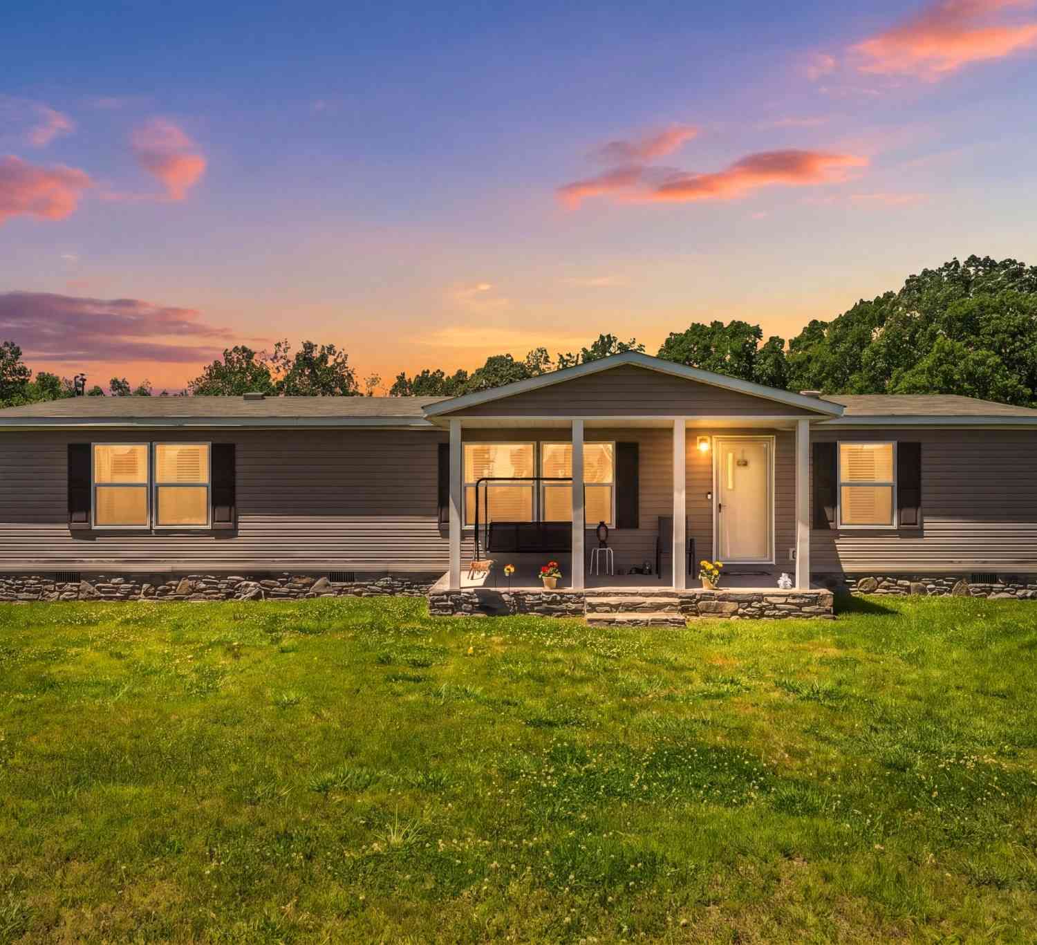 Mobile Home For Sale - 5555 King Robert Ln<br/> Macon County, Westmoreland, TN 37186