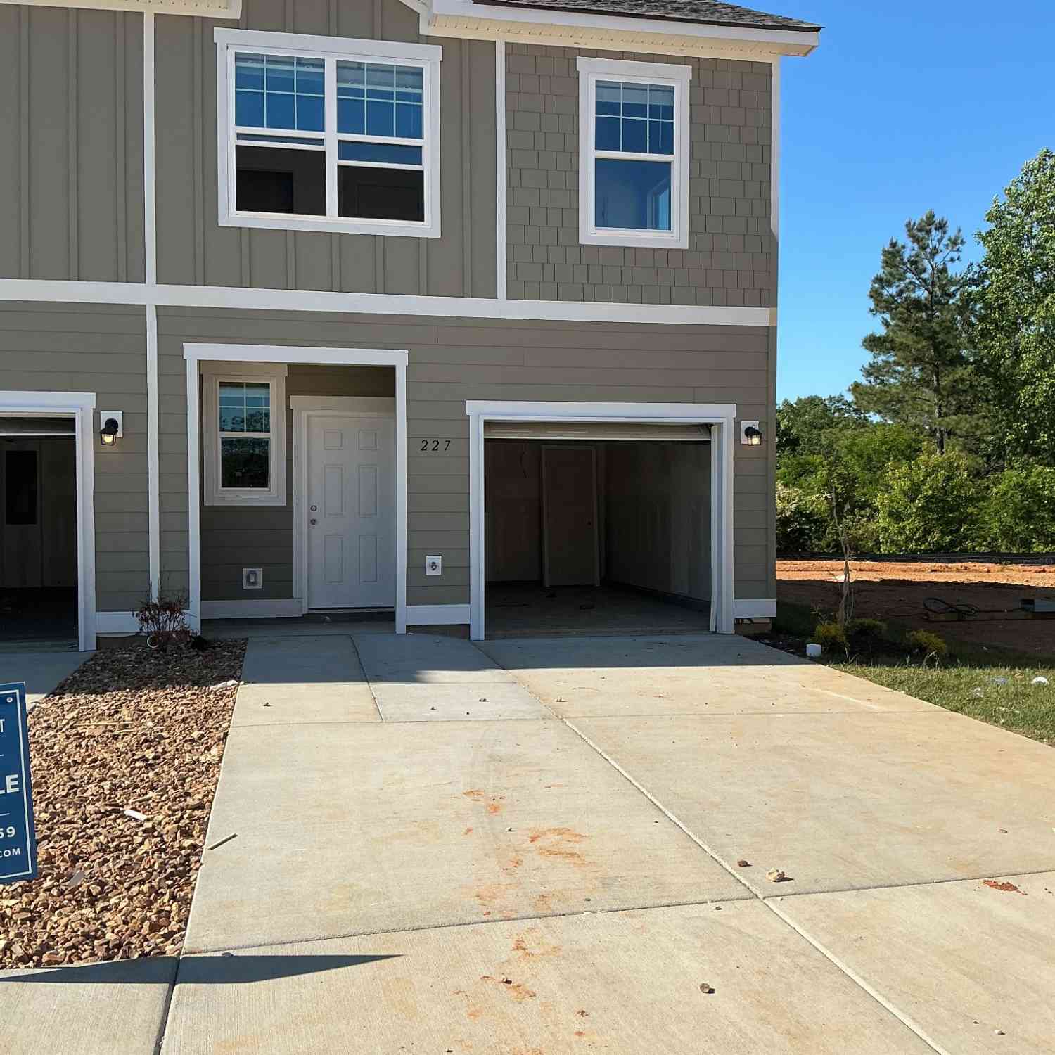 Townhouse For Sale - 227 Darlington Drive<br/> Dickson County County, Dickson, TN 37055