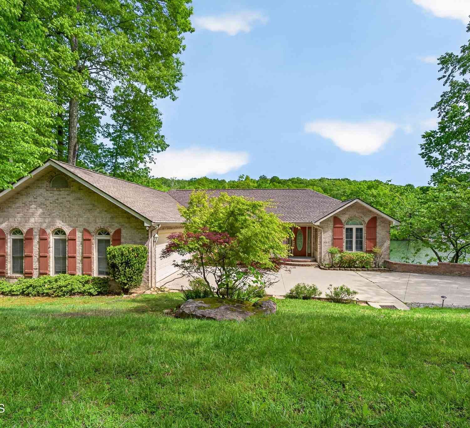 Homes For Sale - 253 Dublin Lane<br/> Crossville, TN 38558