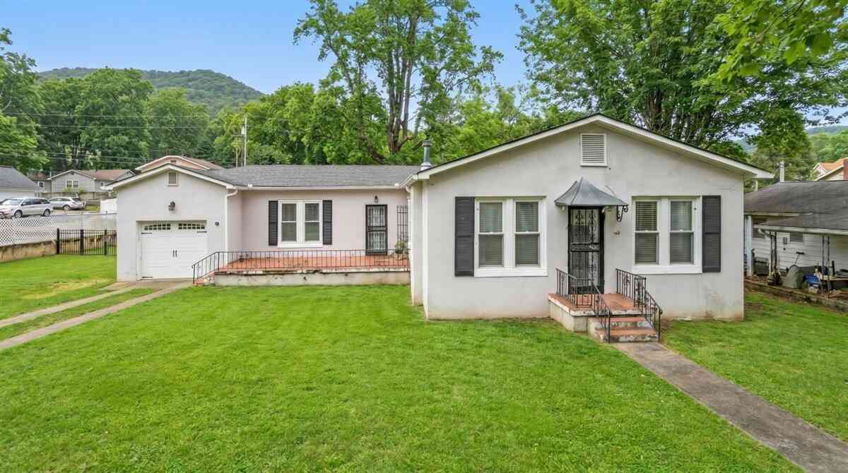 Homes For Sale - 606 Holly Avenue<br/> Marion County County, South Pittsburg, TN 37380