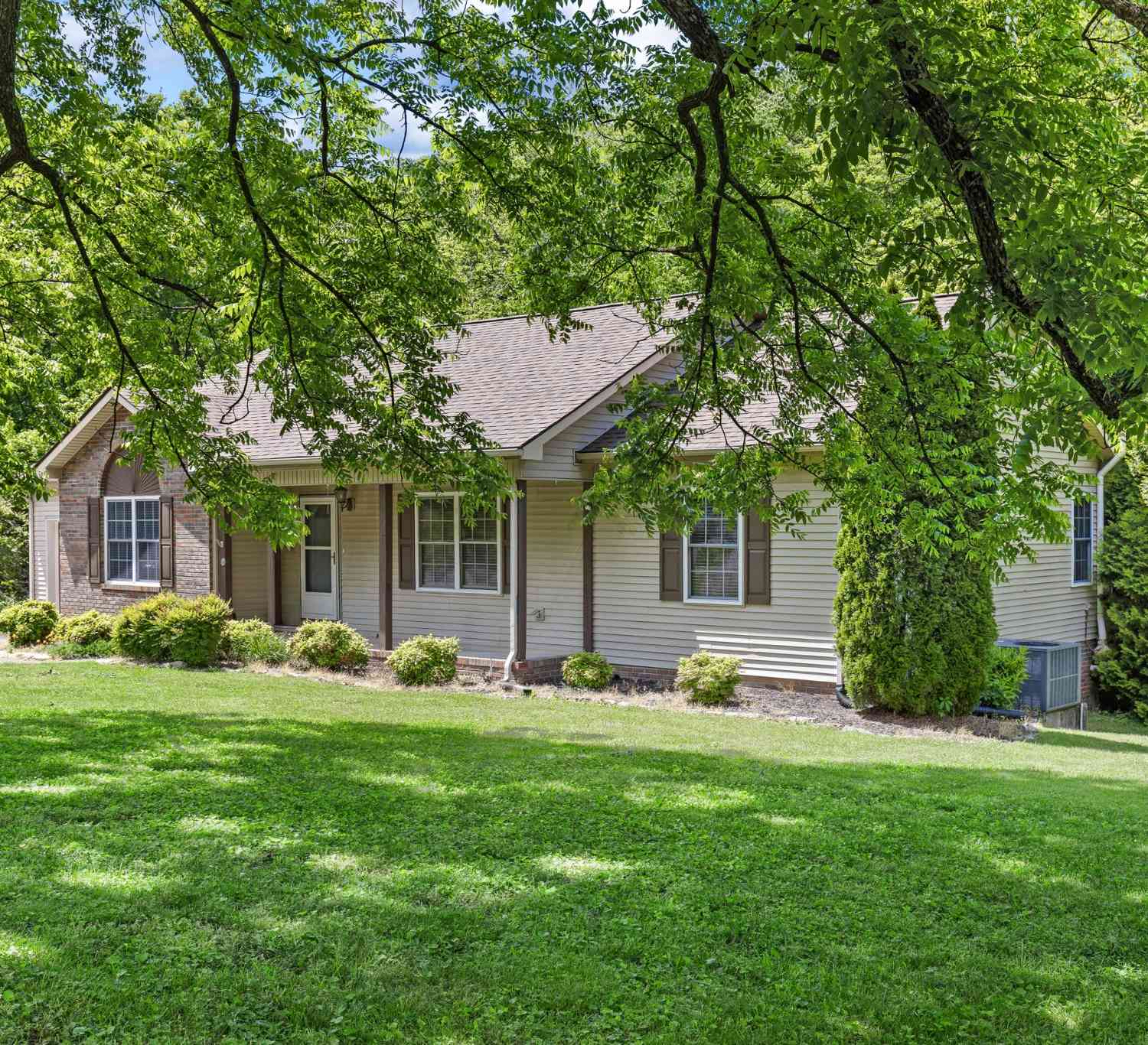 Homes For Sale - 2524 Distillery Rd<br/> Robertson County County, Greenbrier, TN 37073