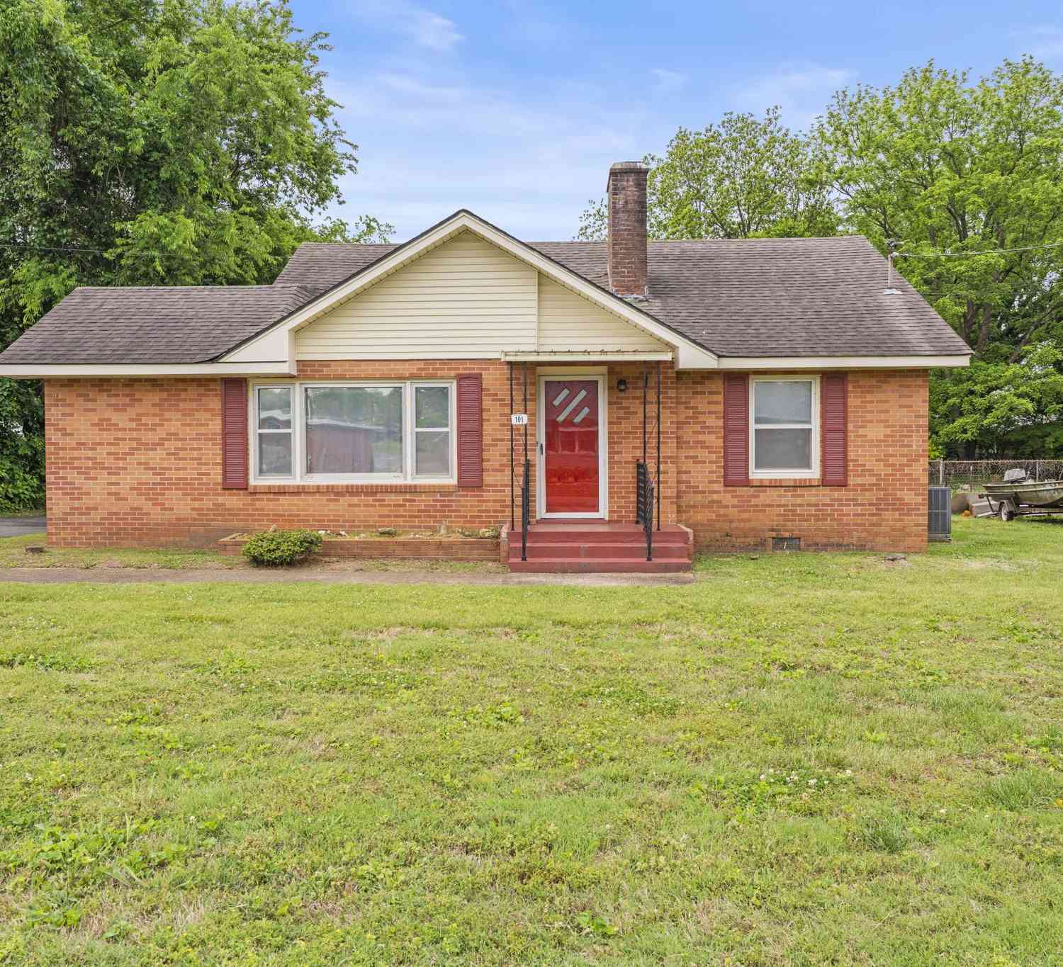 Homes For Sale - 101 Willow St<br/> Cowan, TN 37318
