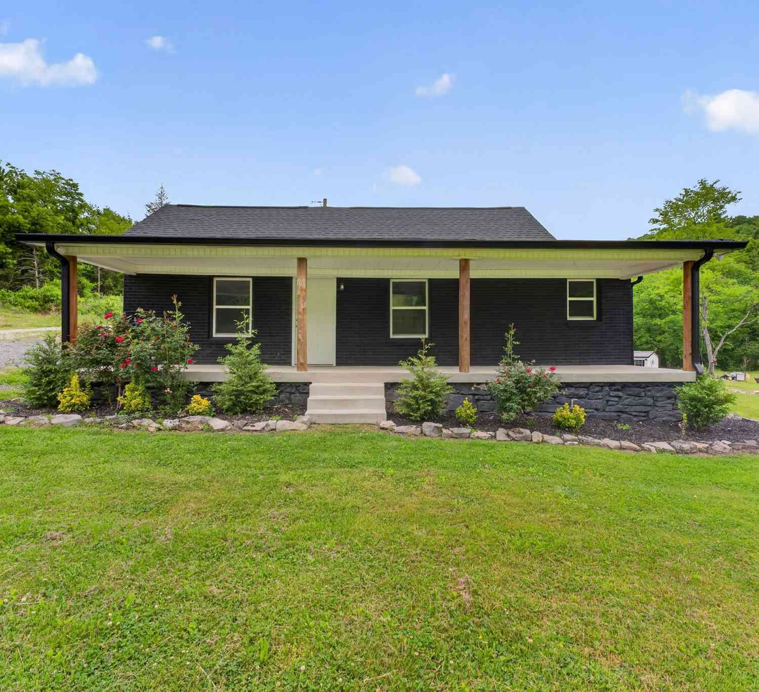 Homes For Sale - 167 Stonewall Hwy<br/> Carthage, TN 37030