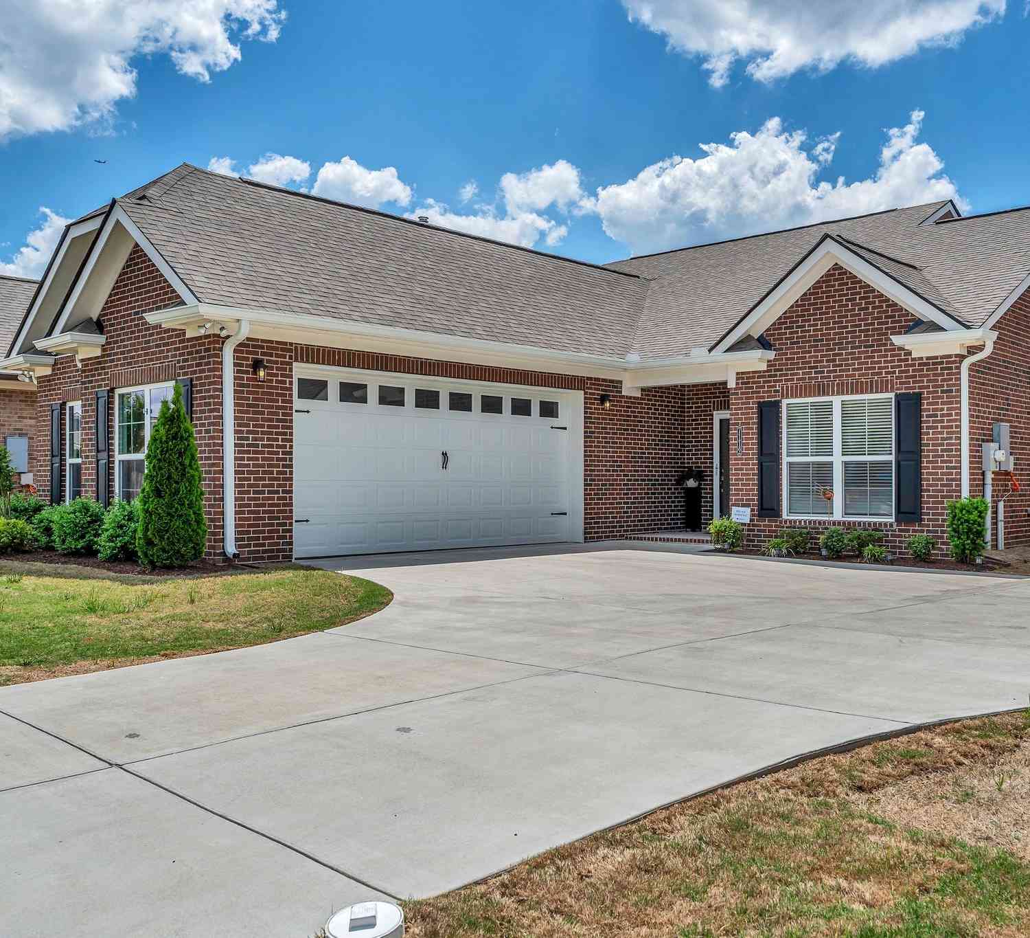 Homes For Sale - 7112 Maddenwood Lane<br/> Hermitage, TN 37076
