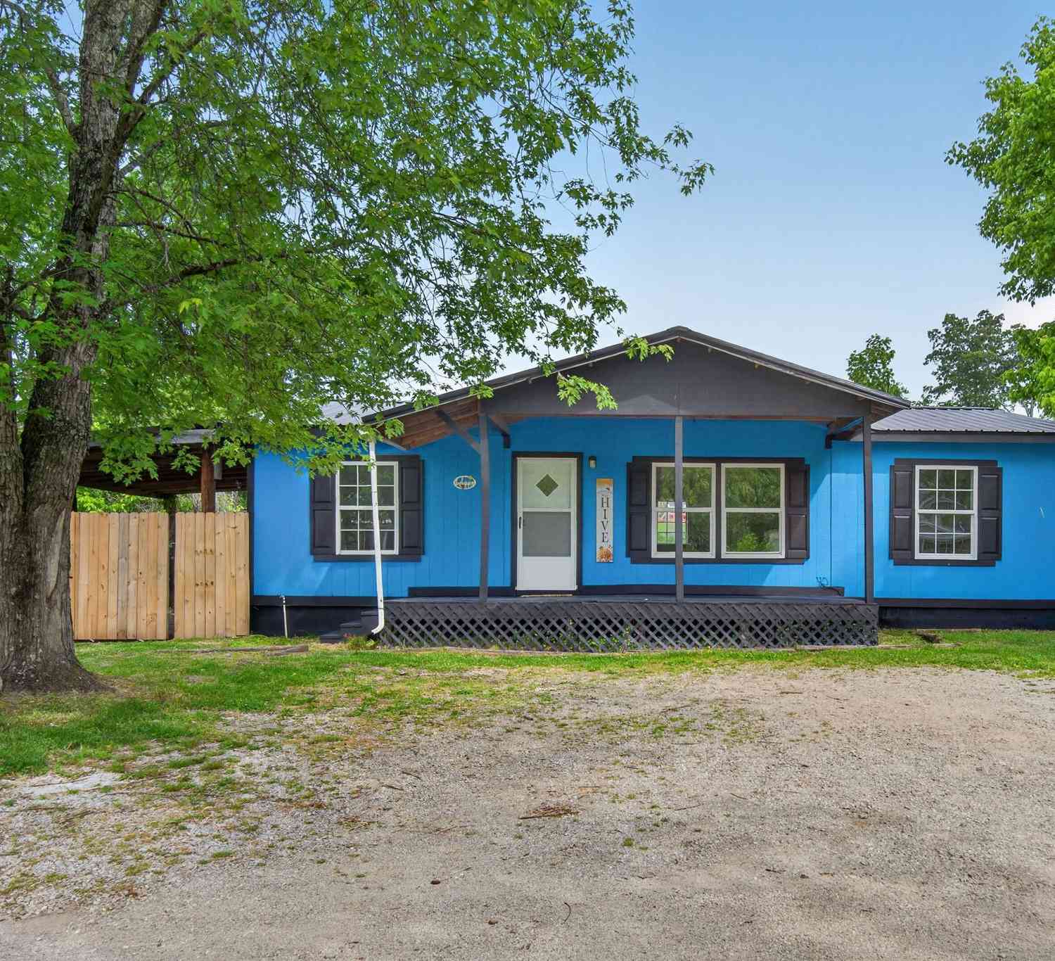 Mobile Home For Sale - 111 Little Ln<br/> Roane County, Harriman, TN 37748