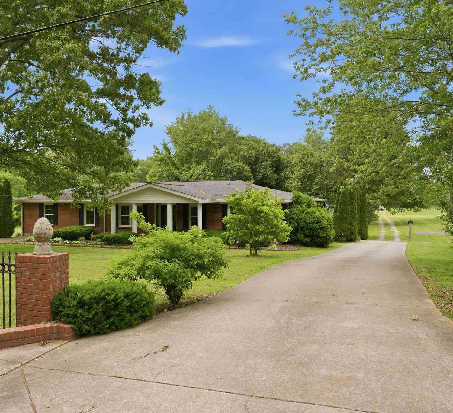 Homes For Sale - 4449 Washington Rd<br/> Robertson County County, Greenbrier, TN 37073