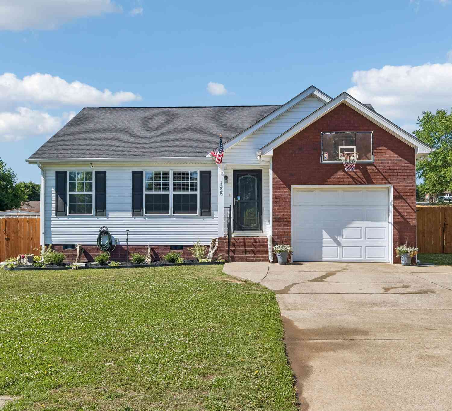 Homes For Sale - 1328 Peachtree St<br/> Murfreesboro, TN 37129