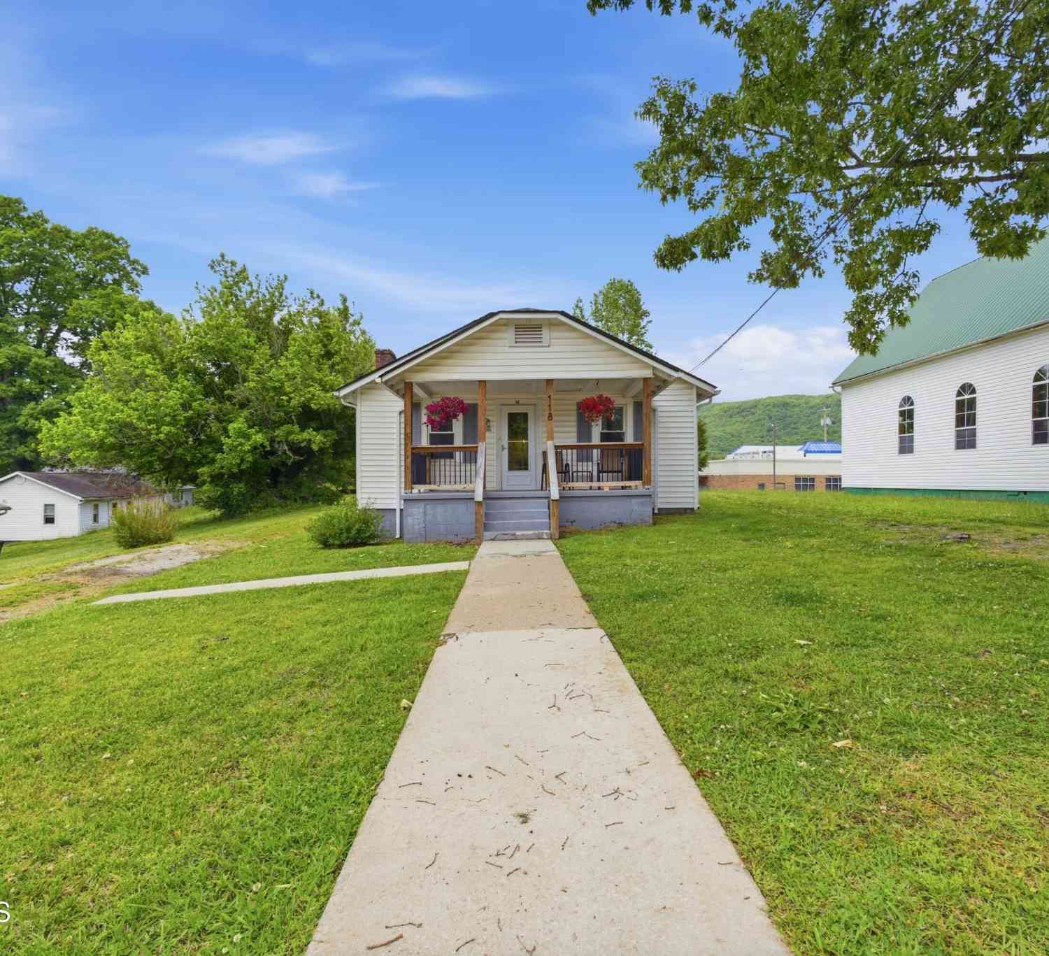 Homes For Sale - 118 Woody Ave<br/> Roane County, Harriman, TN 37748