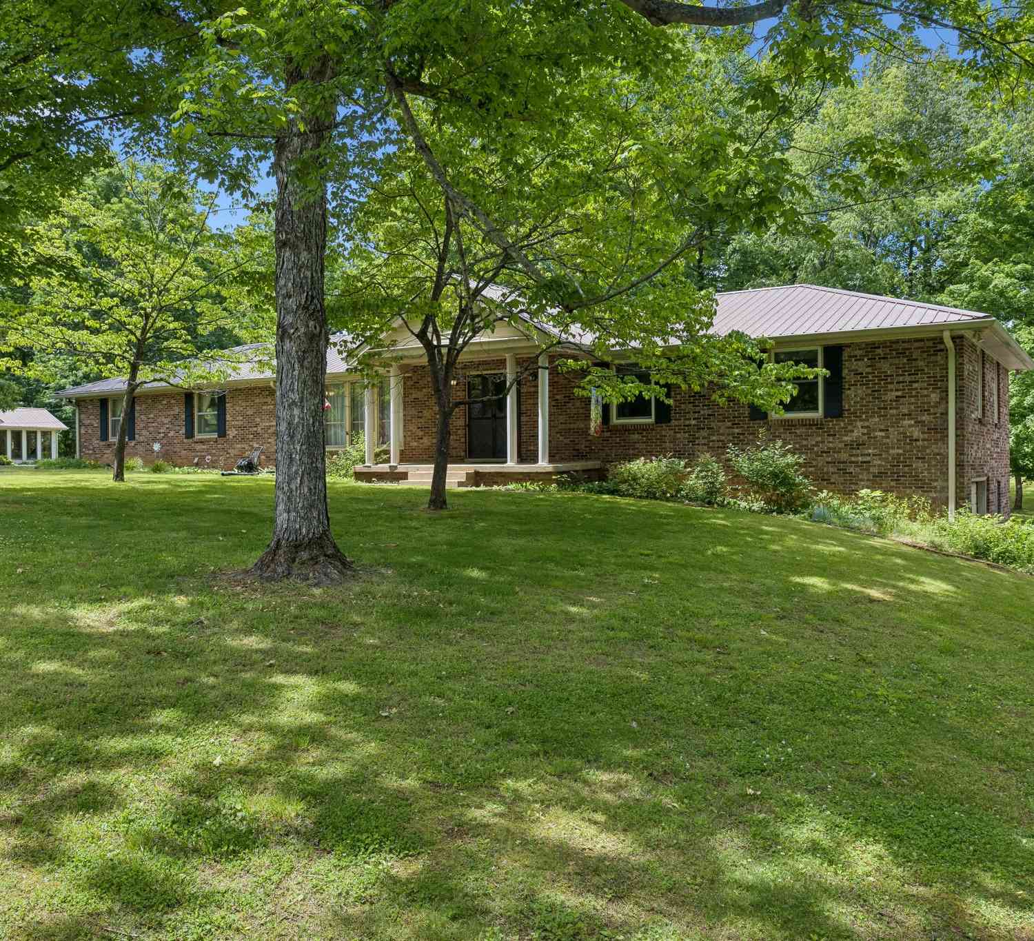 Homes For Sale - 1018 Woodmont Dr<br/> Dickson County County, Dickson, TN 37055