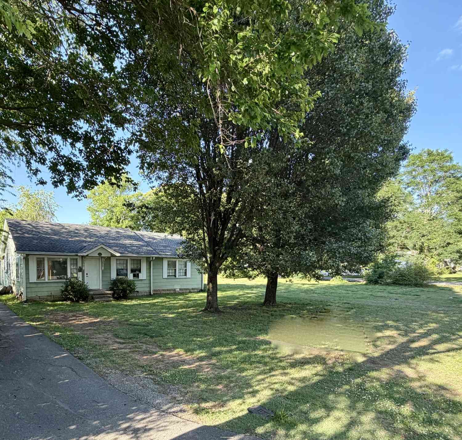 Homes For Sale - 606 Peachtree St<br/> Murfreesboro, TN 37129