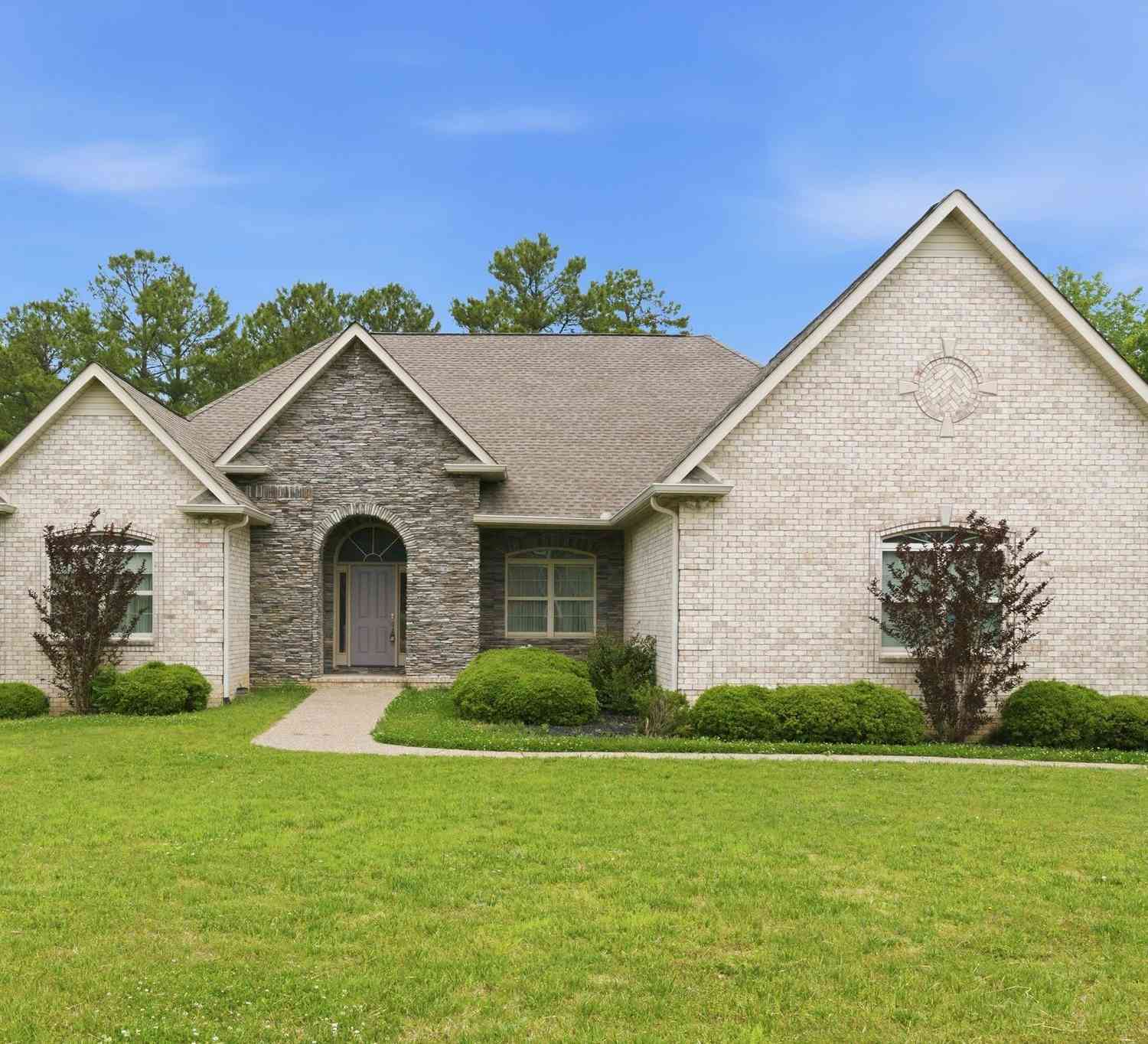 Homes For Sale - 528 Country Club Drive<br/> Dickson County County, Dickson, TN 37055
