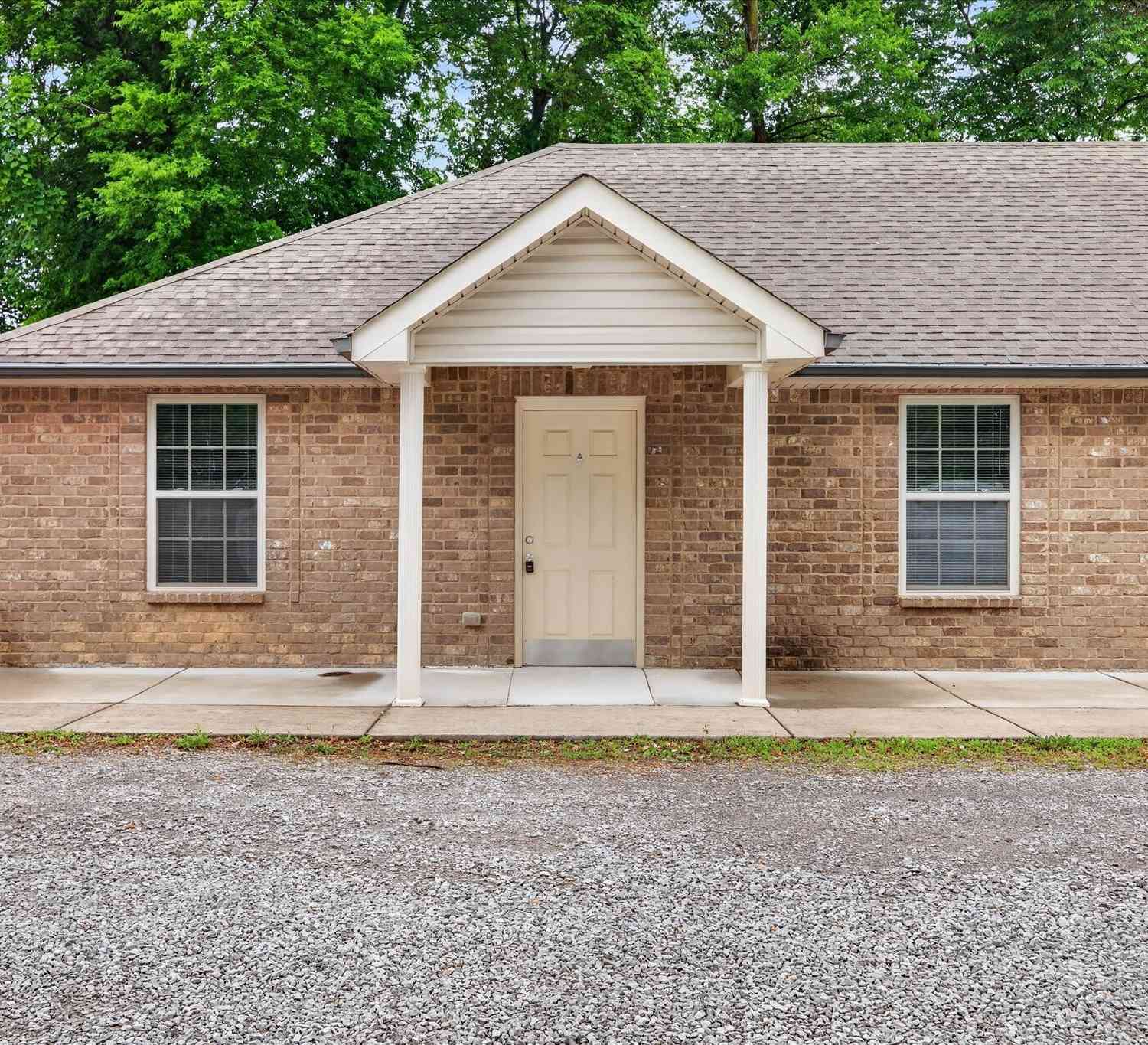 Apartment For Rent - 333 Rossview Rd #A<br/> Clarksville, TN 37043