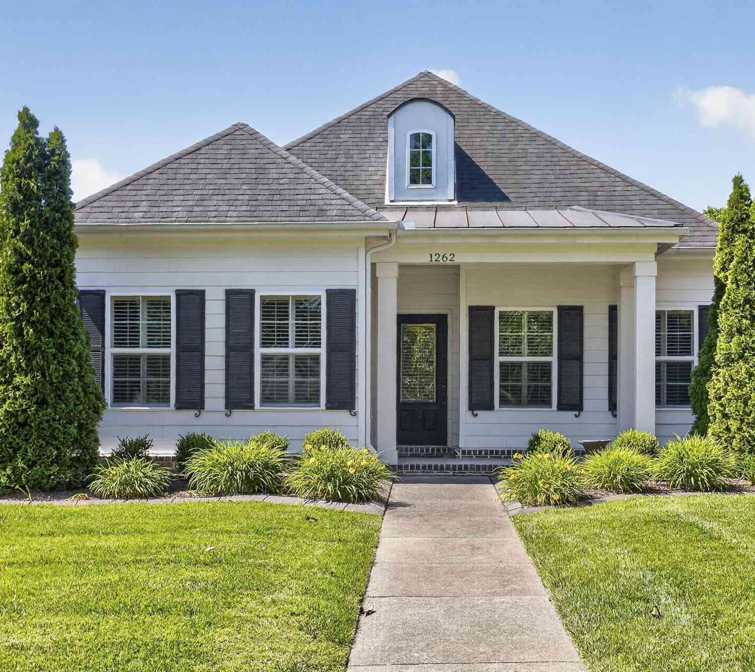 Homes For Sale - 1262 Charleston Blvd<br/> Murfreesboro, TN 37130
