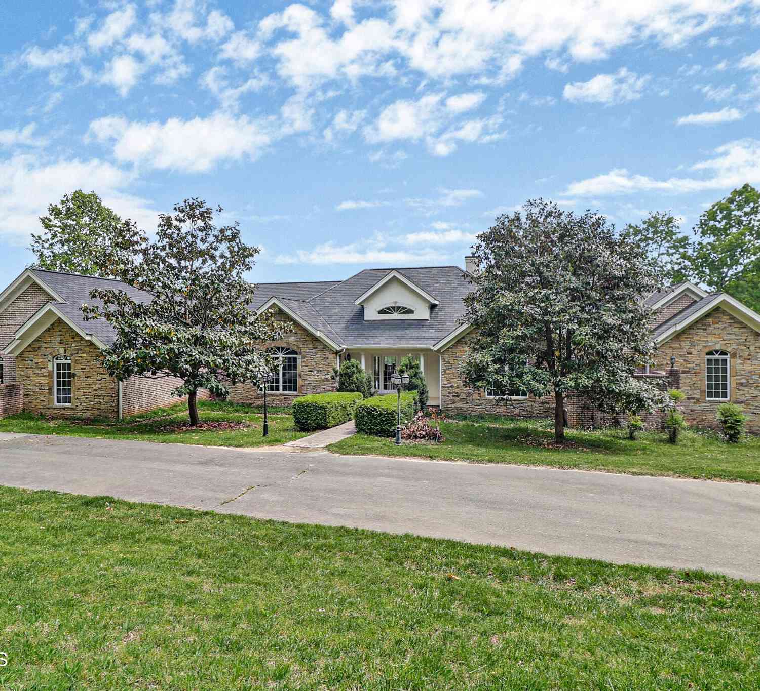 Homes For Sale - 310 Old Stagecoach Place<br/> Cumberland County, Crossville, TN 38571