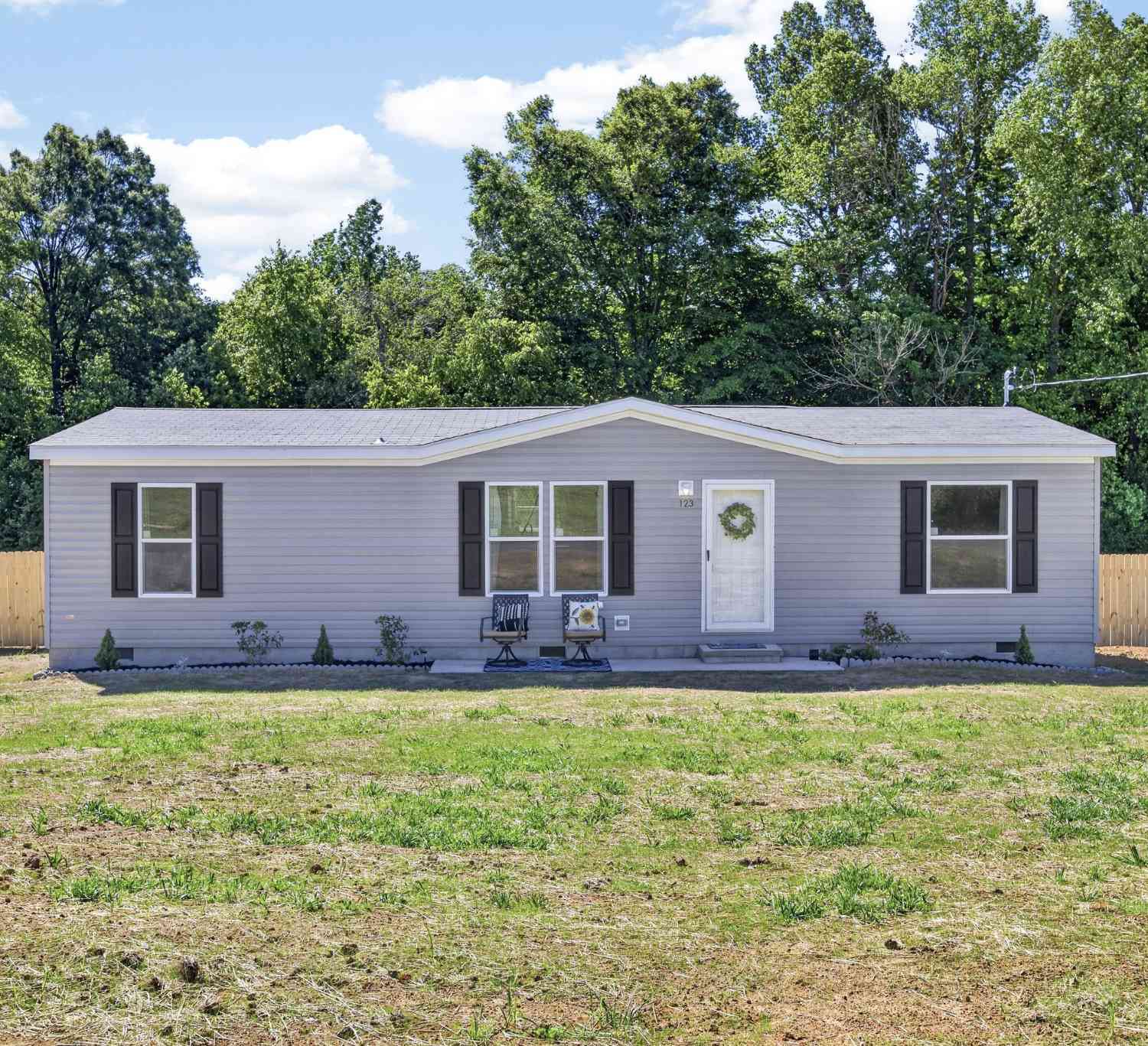 Mobile Home For Sale - 123 Oakley Estates Road<br/> Allons, TN 38541