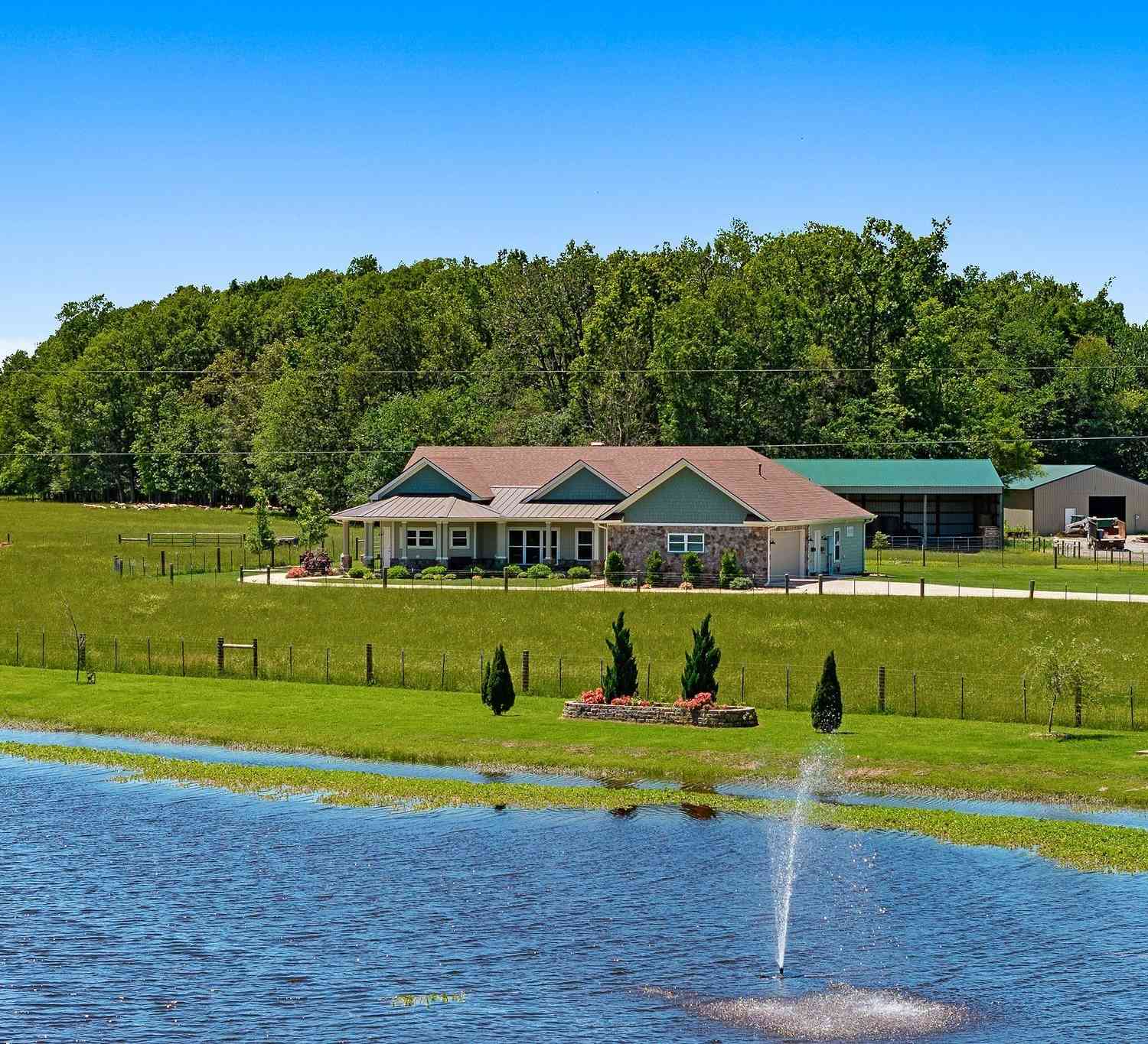 Homes For Sale - 1004 Dry Creek Rd<br/> Smithville, TN 37166