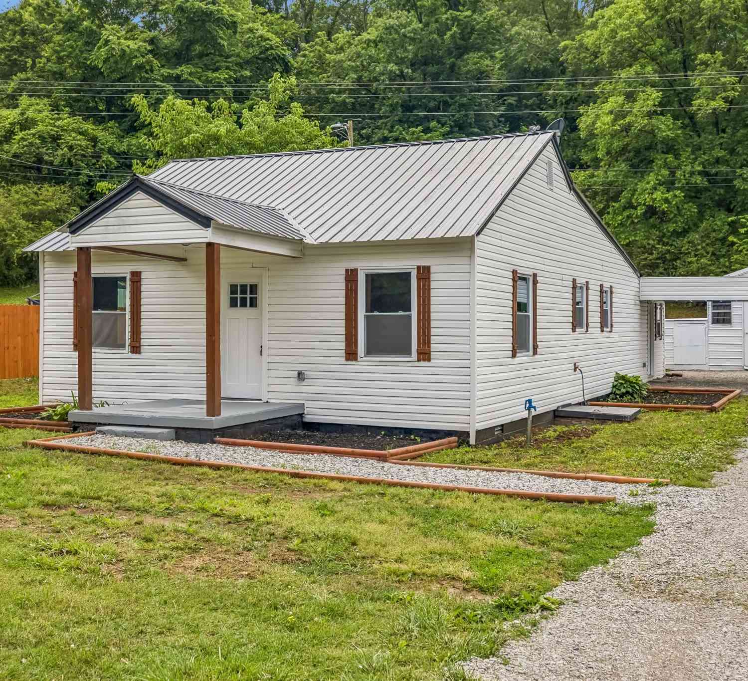 Homes For Sale - 2025 Columbia Hwy<br/> Giles County County, Pulaski, TN 38478