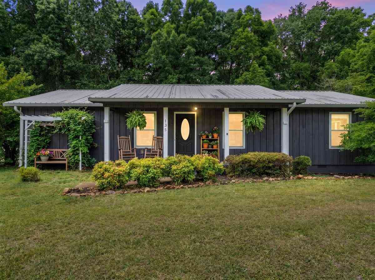 Homes For Sale - 135 Briarwood Ct<br/> Franklin County County, Estill Springs, TN 37330