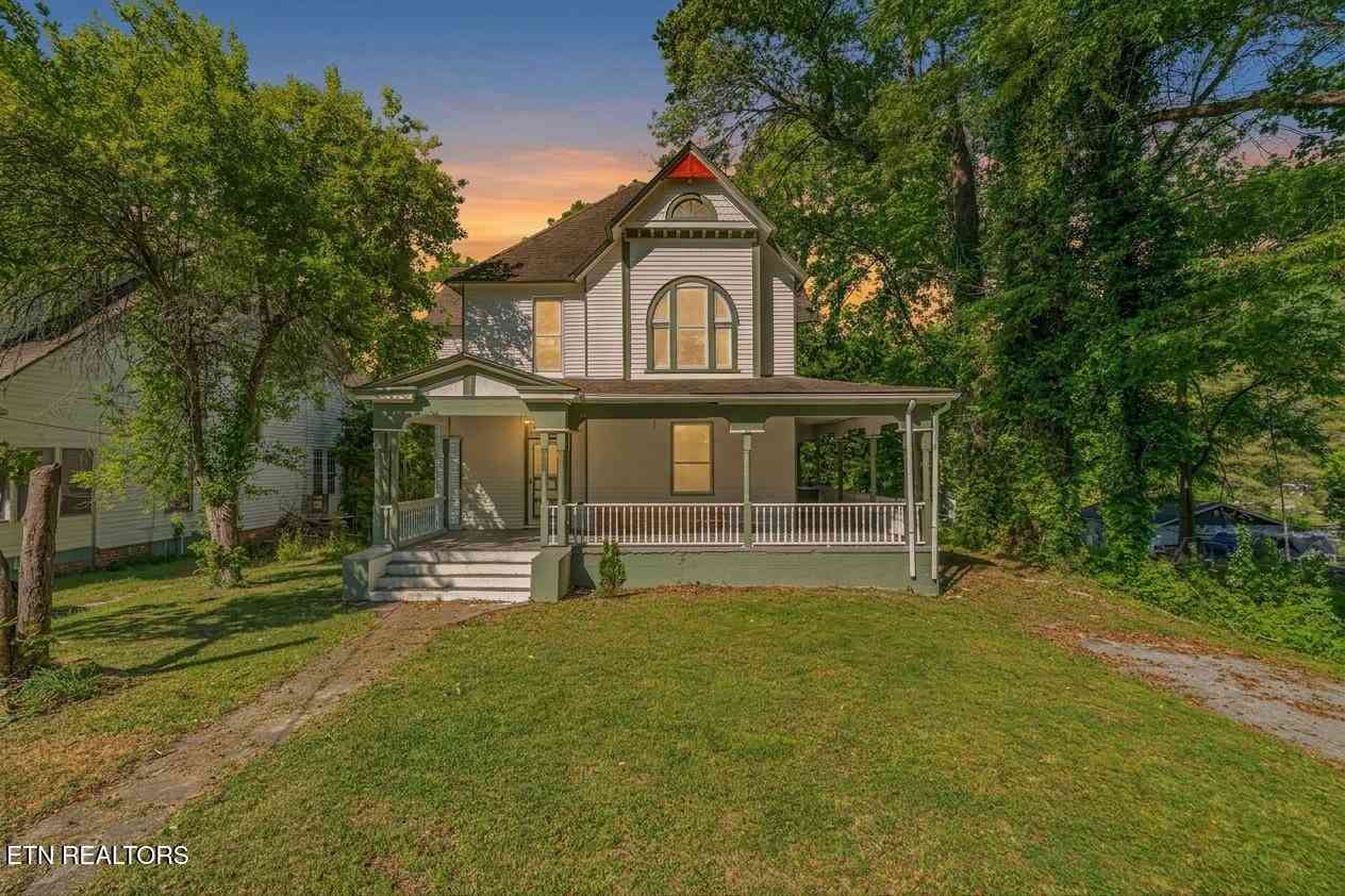 Homes For Sale - 419 W Rockwood St<br/> Roane County, Rockwood, TN 37854