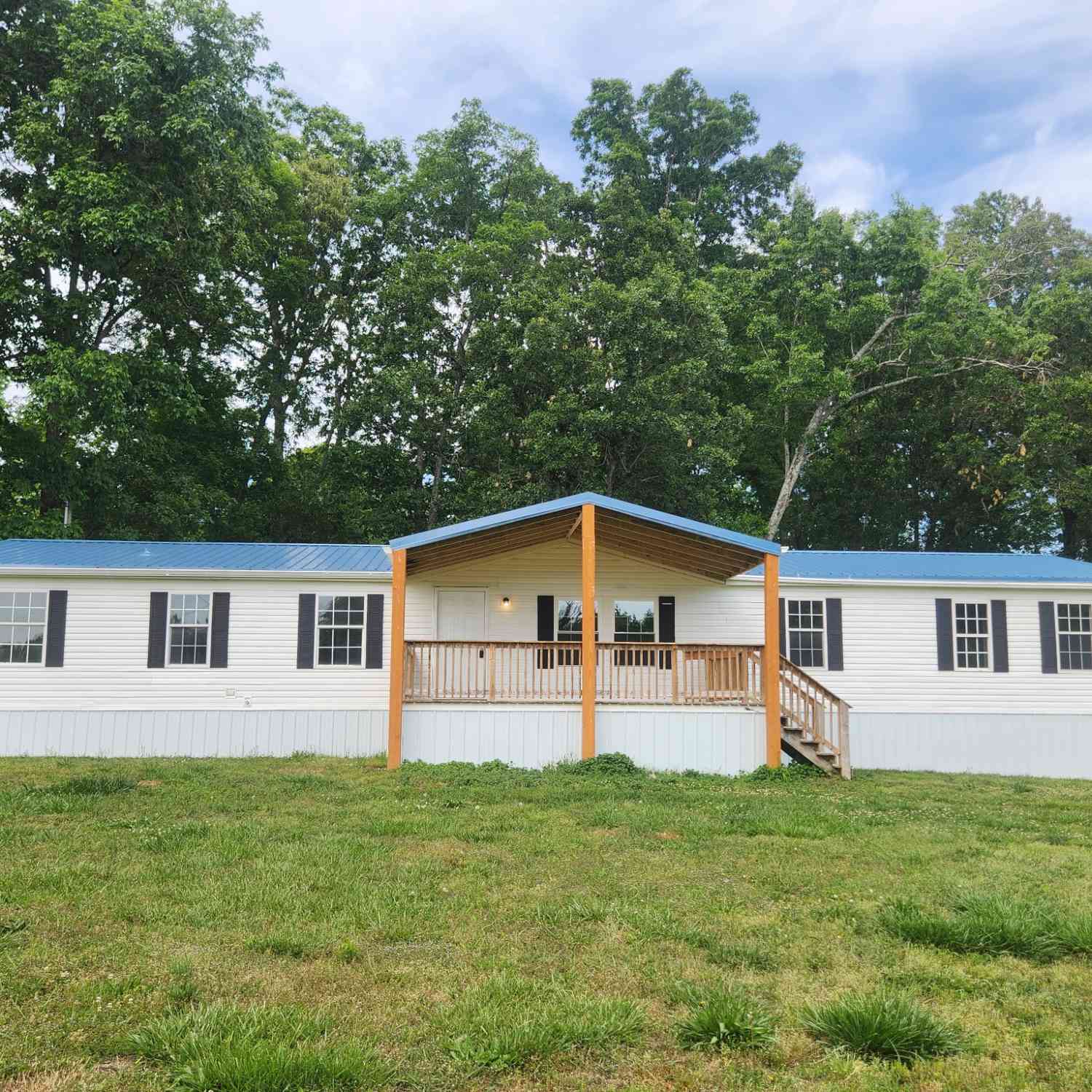 Mobile Home For Sale - 155 Sweetgum Ln<br/> Lawrence County County, Summertown, TN 38483