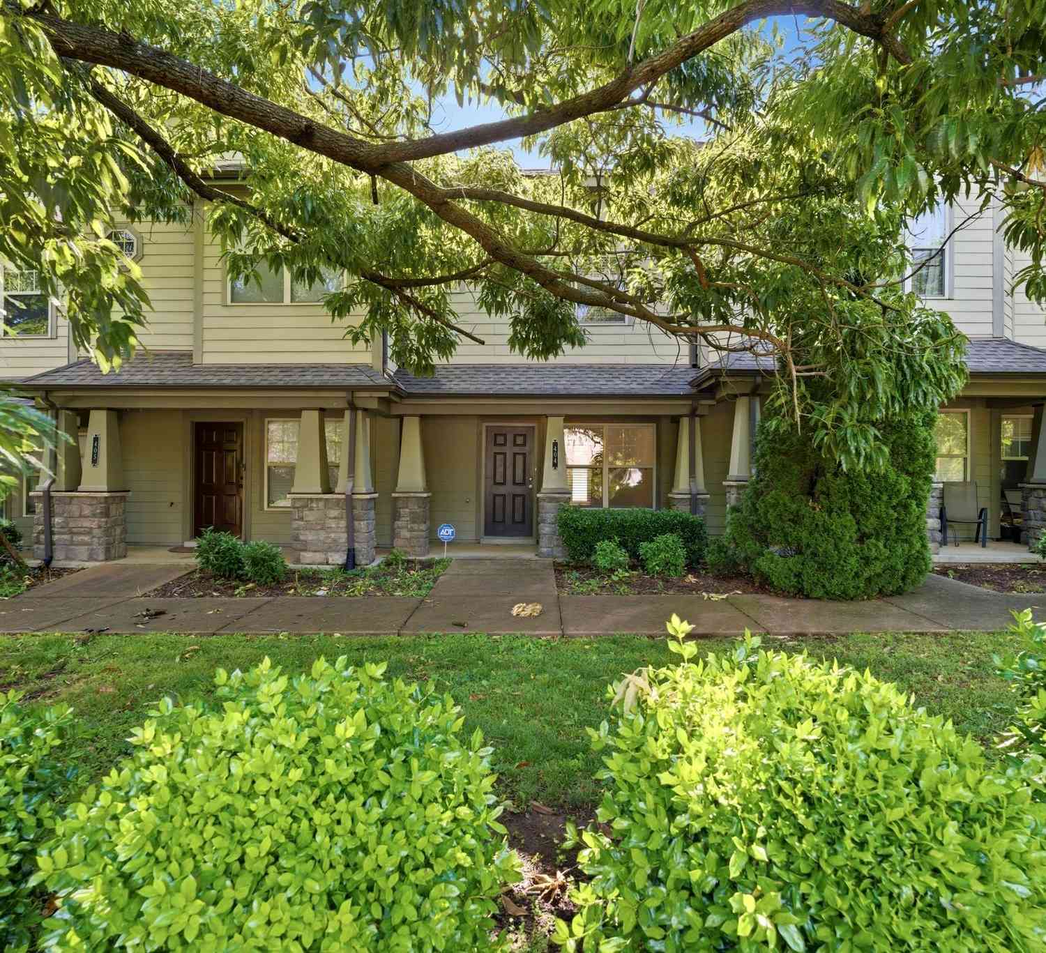 Townhouse For Sale - 105 4th Ave #404<br/> Murfreesboro, TN 37130
