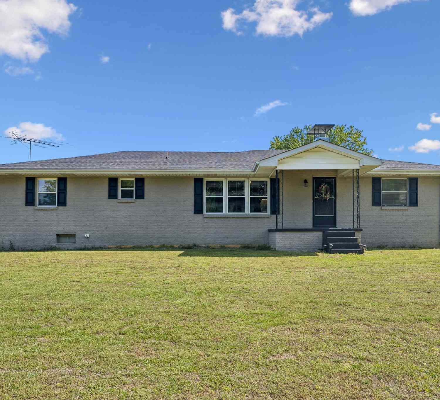 Homes For Sale - 8997 Holmes Creek Rd<br/> Smithville, TN 37166