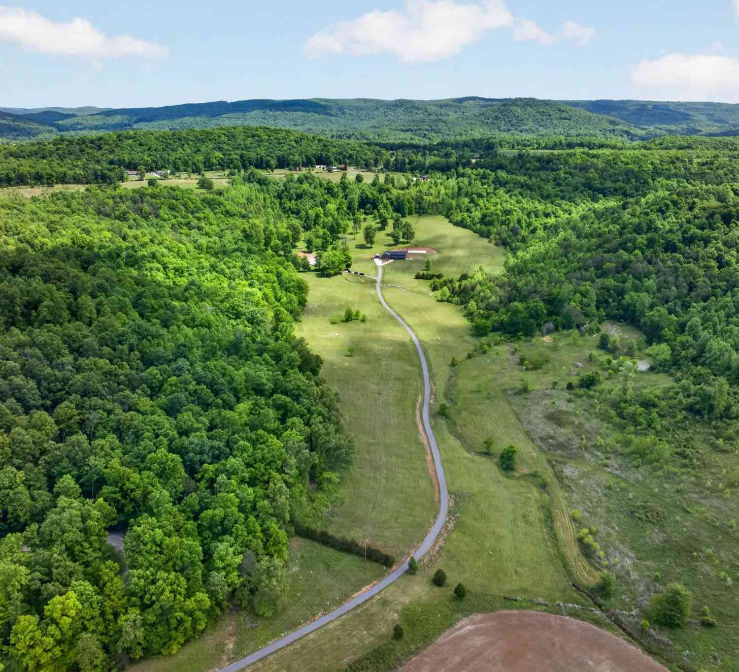 Homes For Sale - 106 Pleasant Shade Lane<br/> Monterey, TN 38574