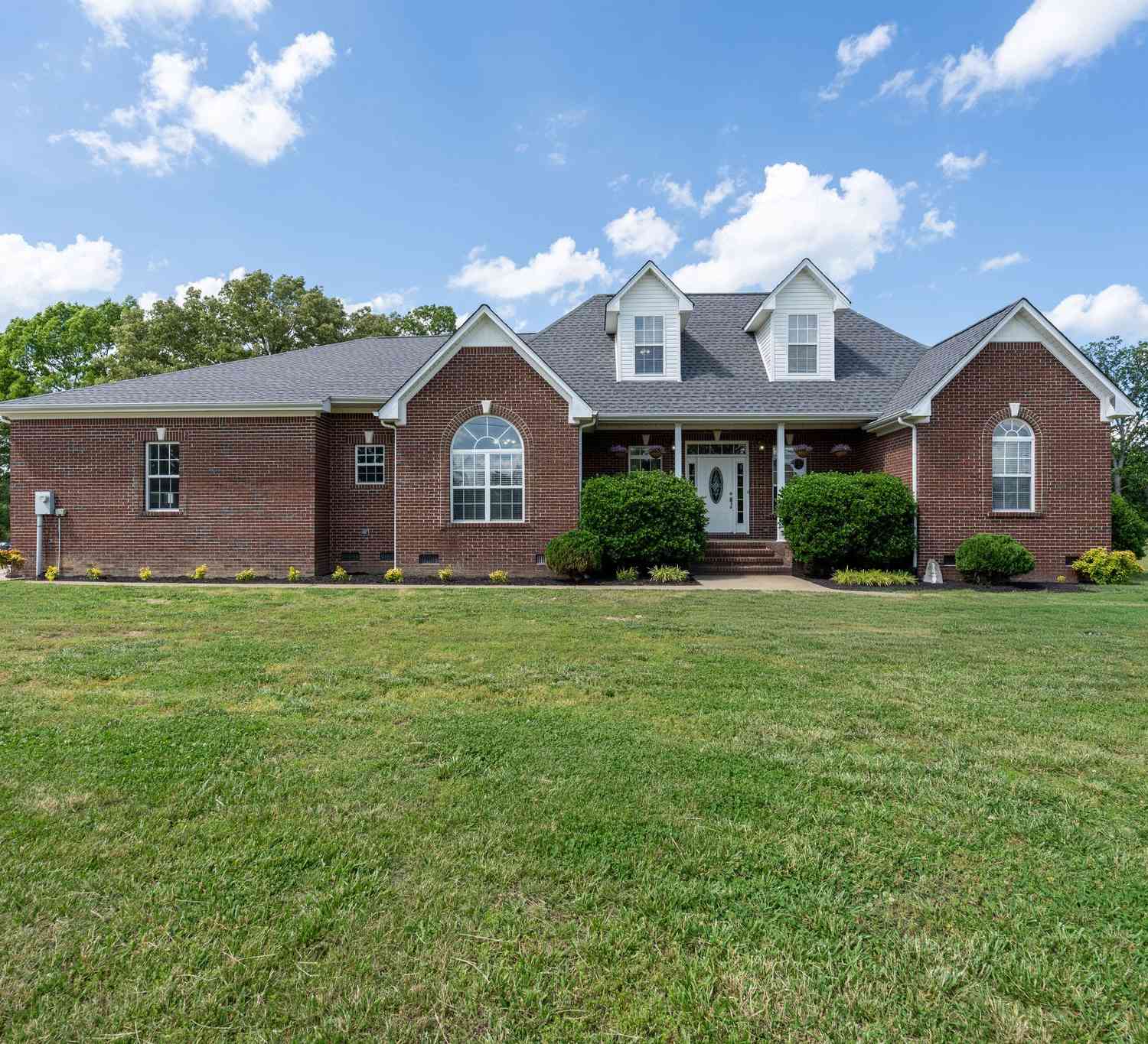 Homes For Sale - 387 Center Point Dr<br/> Lawrence County County, Summertown, TN 38483