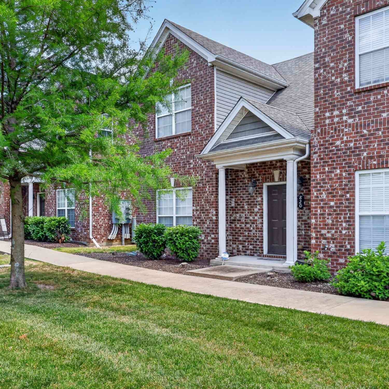 Townhouse For Sale - 820 General Cabot Ct<br/> Murfreesboro, TN 37129