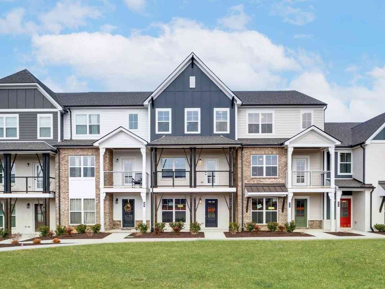 Townhouse For Sale - 606 Granbury Pvt Drive<br/> Sumner County County, Hendersonville, TN 37075