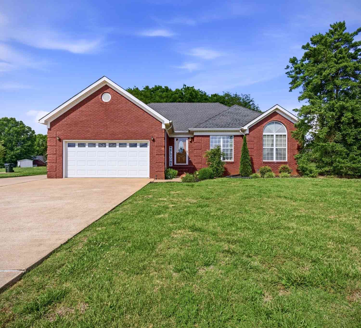Homes For Sale - 1130 Austin Cir<br/> Lawrence County County, Lawrenceburg, TN 38464