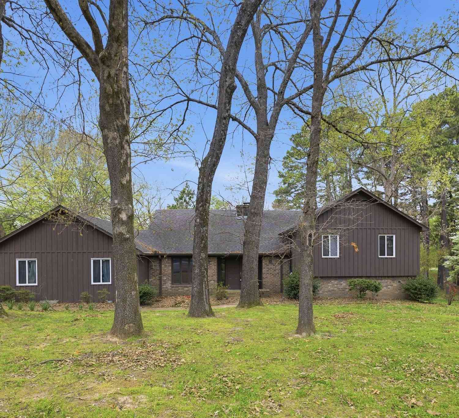 Homes For Sale - 31 Colonial Cv<br/> Madison County County, Jackson, TN 38305