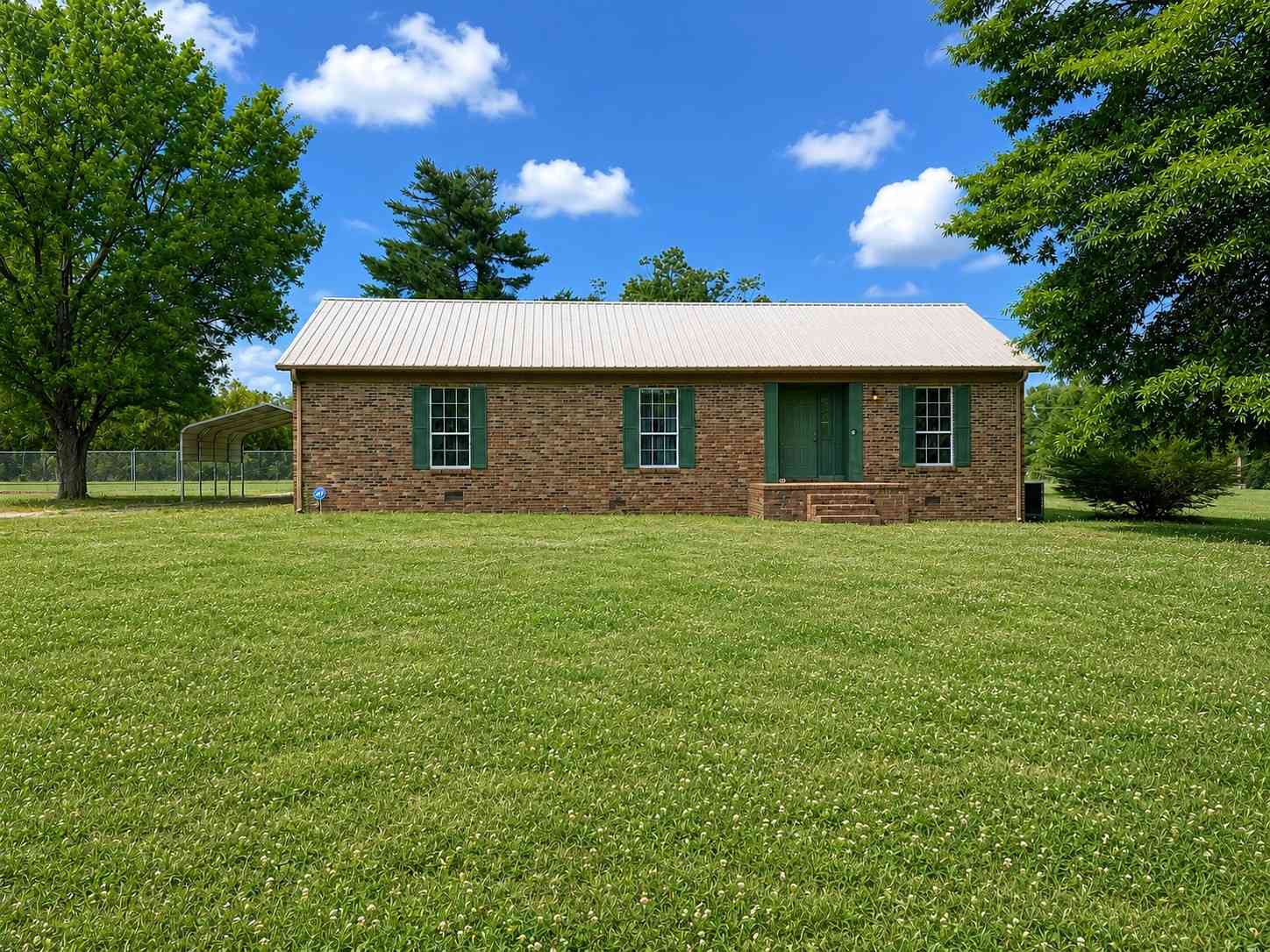 Homes For Sale - 324 Oak St<br/> Lawrence County County, Summertown, TN 38483