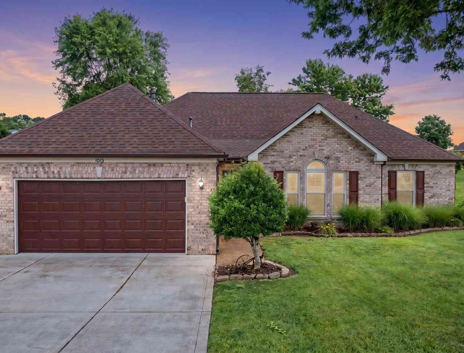 Homes For Sale - 1015 Rutherford Way<br/> Sumner County County, Hendersonville, TN 37075
