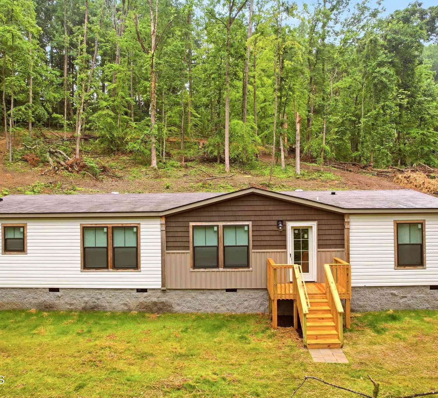 Mobile Home For Sale - 283 Farmers Hollow Rd<br/> Clinton, TN 37716