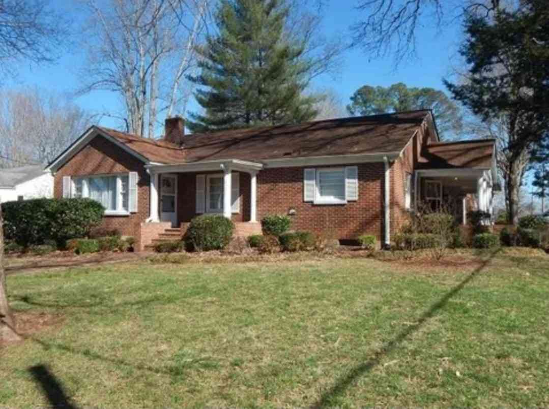 Homes For Sale - 130 Lafayette Ave<br/> Lawrence County County, Lawrenceburg, TN 38464