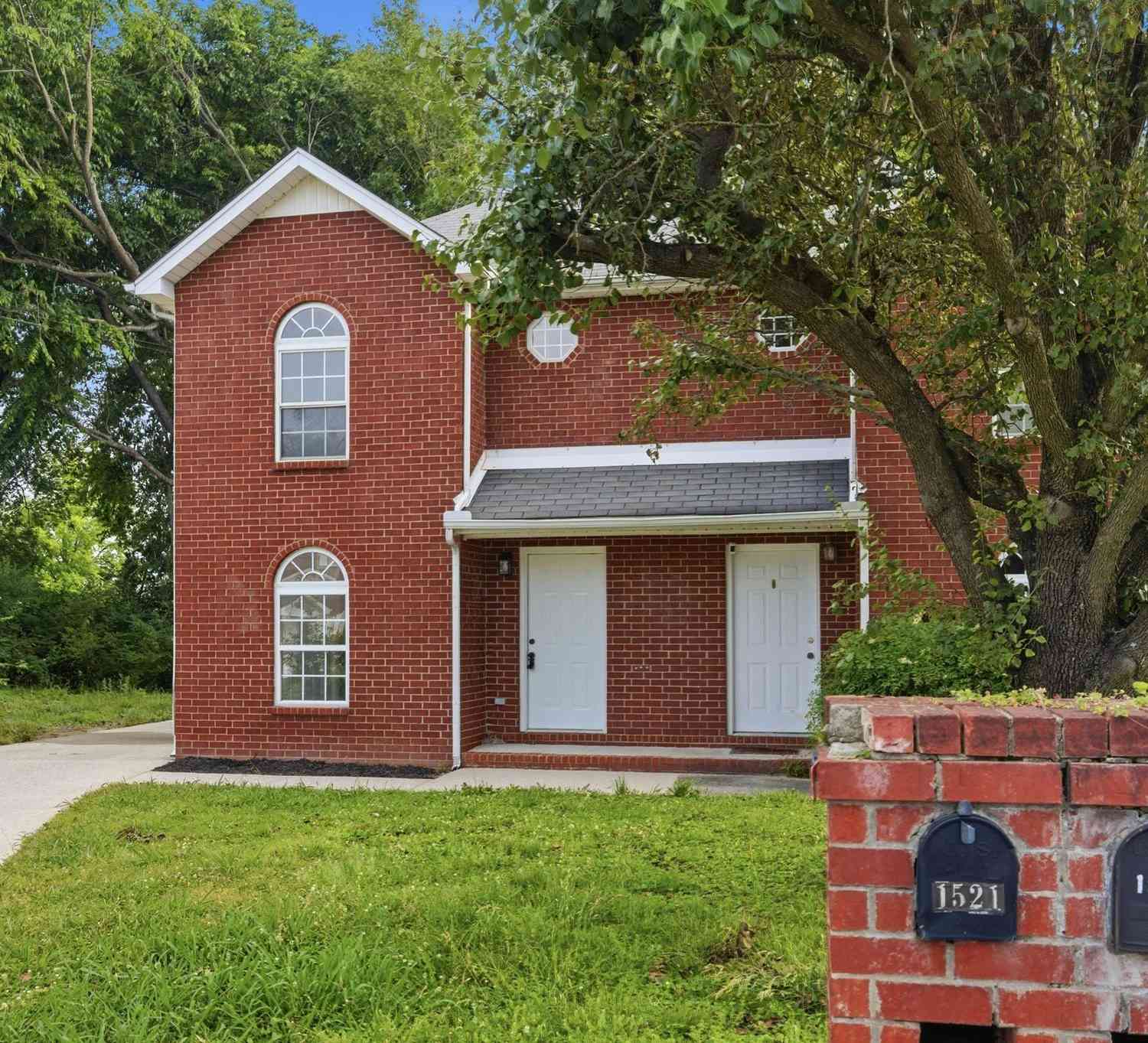 Townhouse For Sale - 1521 Center Pointe Dr<br/> Murfreesboro, TN 37130