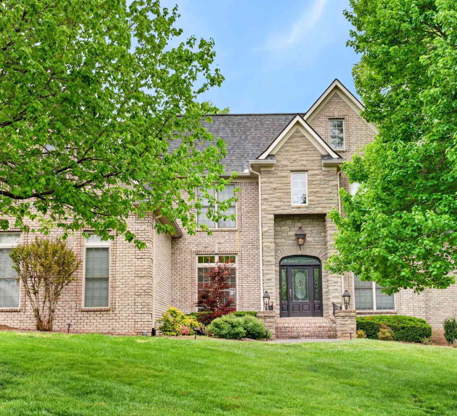 Homes For Sale - 100 Gaston St<br/> Sumner County County, Hendersonville, TN 37075