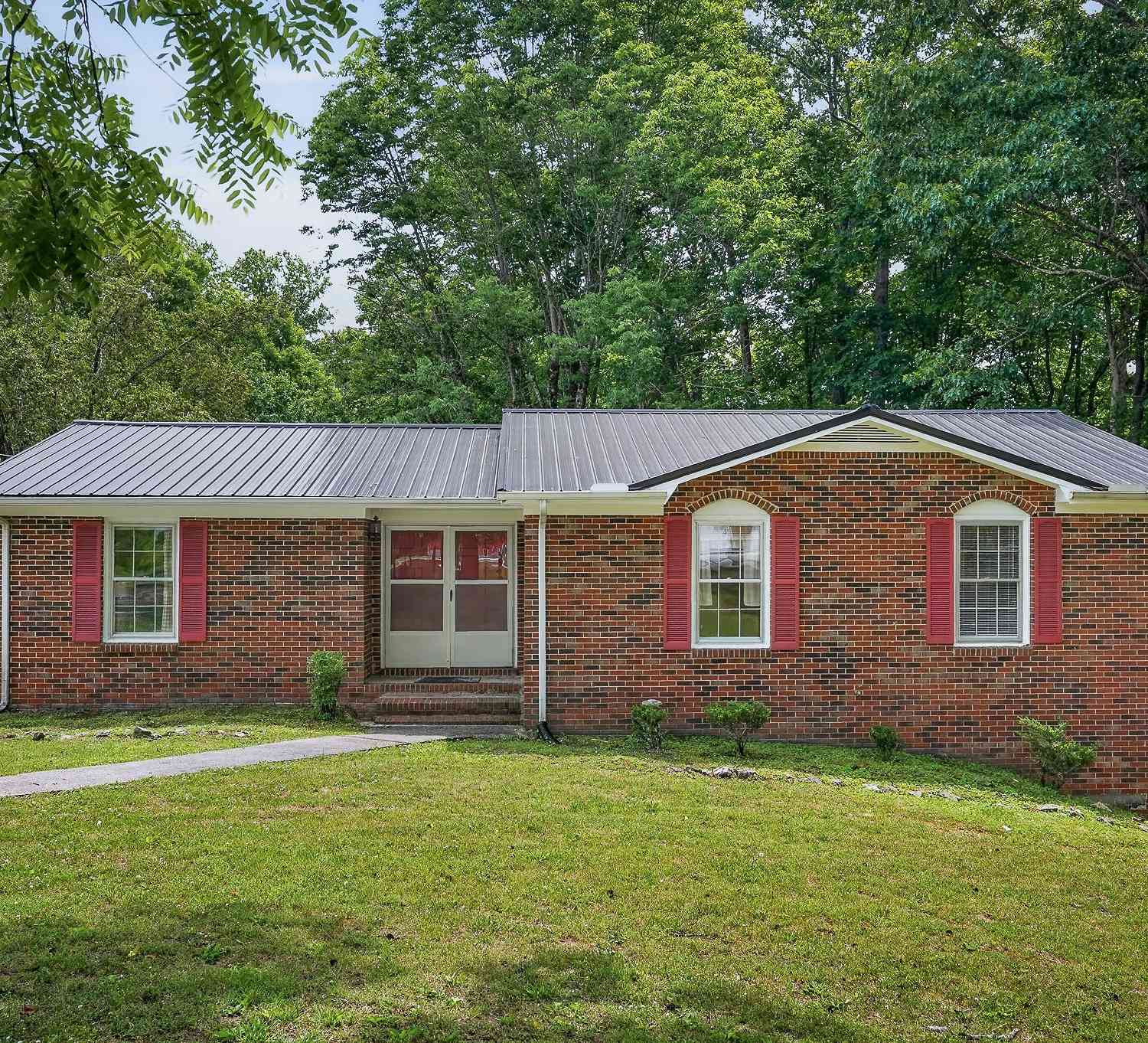 Homes For Sale - 5245 Jefferson Rd<br/> Smithville, TN 37166