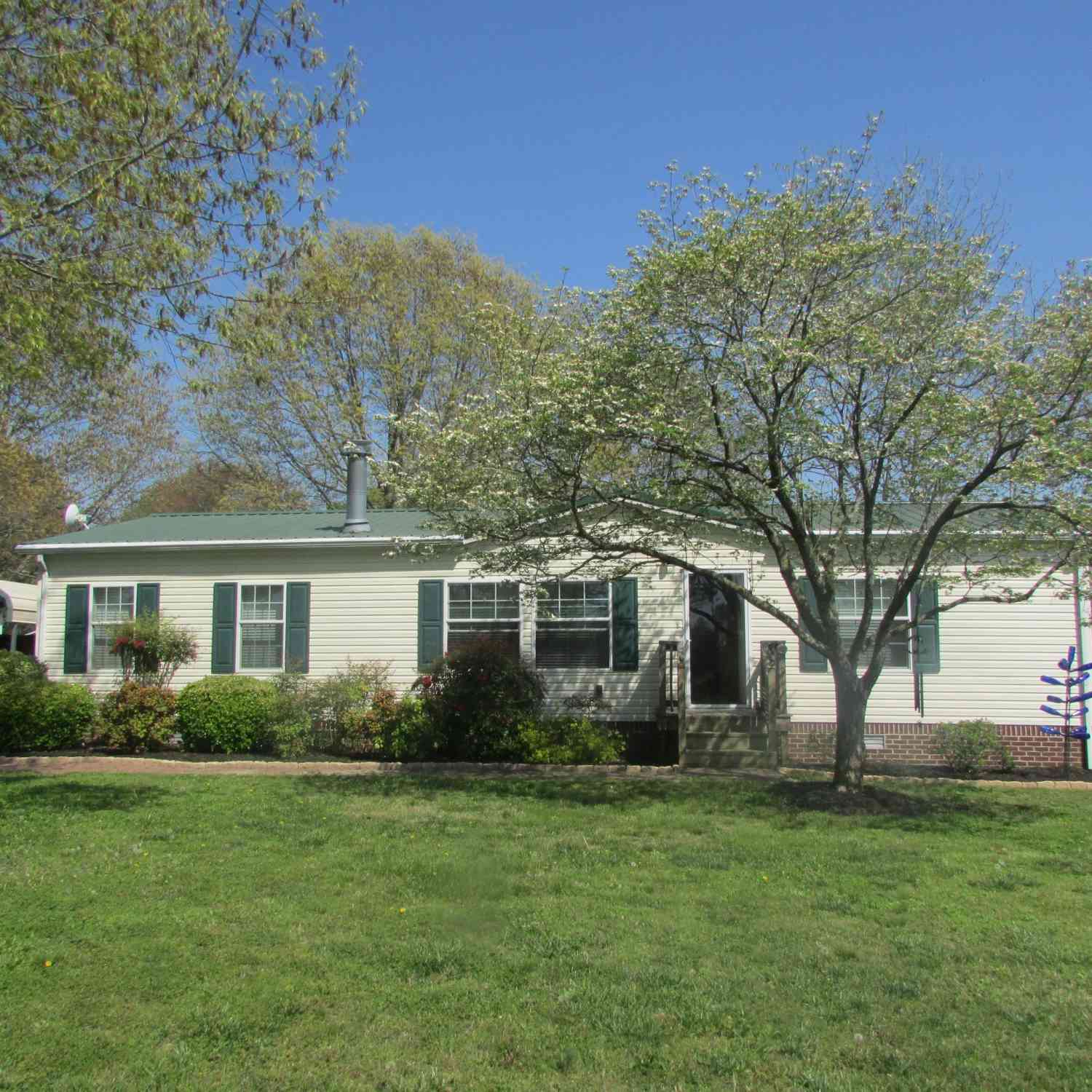 Mobile Home For Sale - 75 Snell Rd<br/> Ethridge, TN 38456